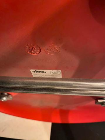 2 Vitra Eames stoelen - Rood beschikbaar voor biedingen