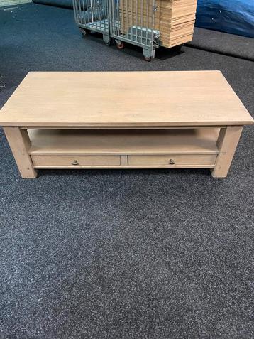 Robuuste salontafel 140x70x45hoog beschikbaar voor biedingen