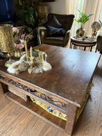 Salontafel koloniaals (1.20/1.20), Overige houtsoorten, Koloniaals met ijzerwerk ingelegd aan de zijkanten., Gebruikt, 50 tot 75 cm