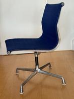 4 x Eames EA 105 stoelen, Huis en Inrichting, Ophalen, Gebruikt, Blauw, Metaal