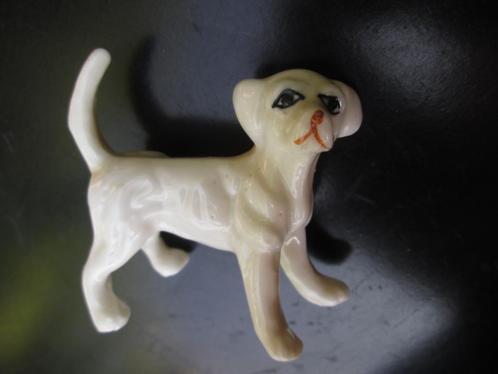 Antiek Beeldje Porseleinen Witte Hond Niet Gemerkt, Antiek en Kunst, Antiek | Porselein, Ophalen of Verzenden