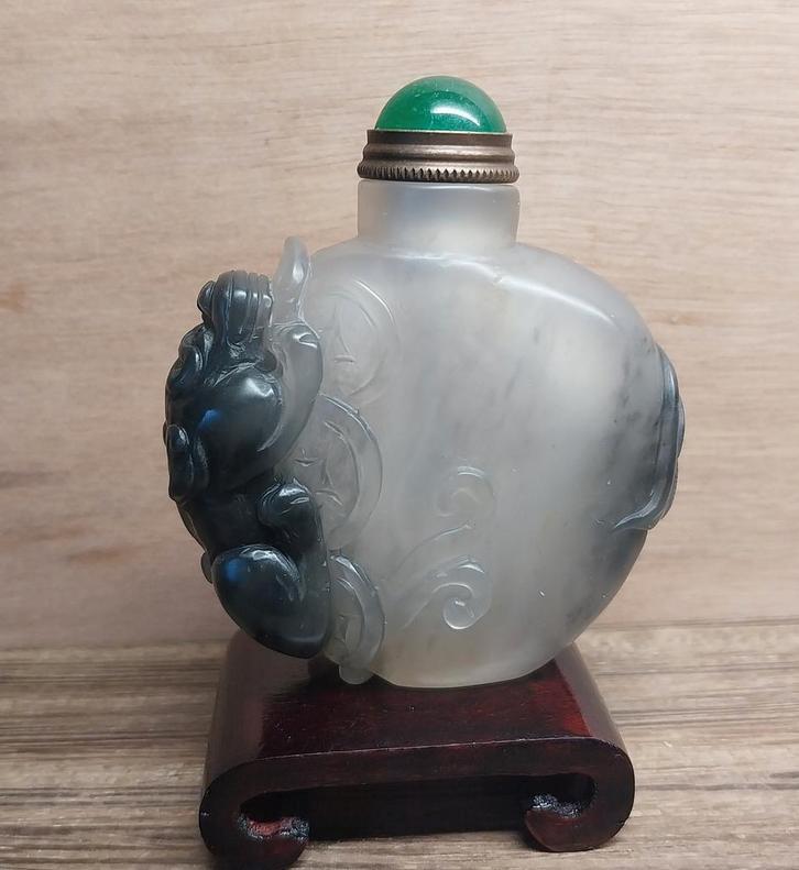 Snuifflesje  , snuff bottle met afbeelding van Kylin, Antiek en Kunst, Kunst | Niet-Westerse kunst, Verzenden