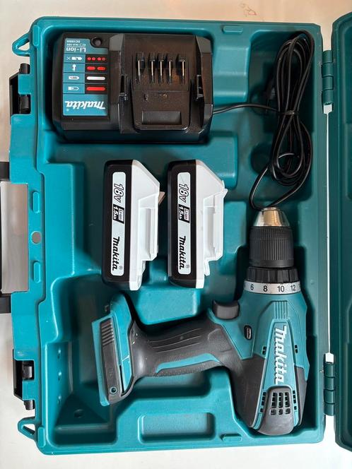 Makita DF457D accuboormachine, 2x 18v batterijen, oplader, Doe-het-zelf en Verbouw, Gereedschap | Boormachines, Gebruikt, Boor- en Schroefmachine