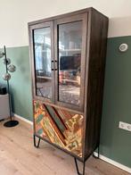 Vitrinekast van duurzaam hardhout, Huis en Inrichting, Kasten | Vitrinekasten, Ophalen, 50 tot 100 cm, Zo goed als nieuw, 150 tot 200 cm