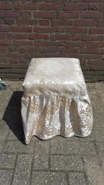 vintage Poef bekleed met gouden stof, Ophalen of Verzenden