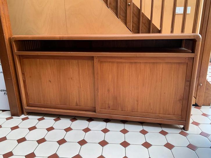 Teakhouten lage kast /dressoir, Huis en Inrichting, Kasten | Dressoirs, Zo goed als nieuw, 100 tot 150 cm, 25 tot 50 cm, Met deur(en)