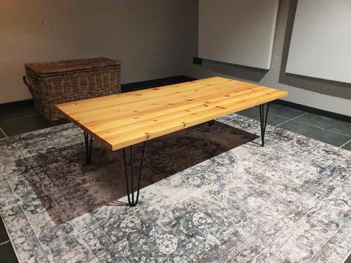 Salontafel: grenen tafelblad, zwarte stalen poten, Huis en Inrichting, Tafels | Salontafels, Nieuw, Minder dan 50 cm, 50 tot 100 cm