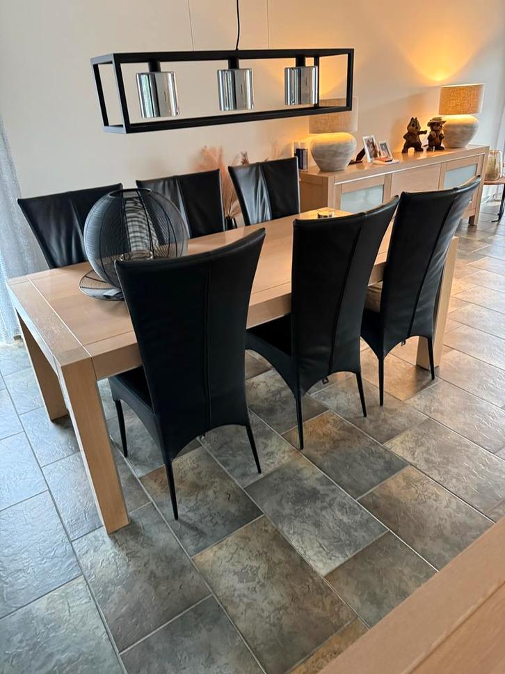 Houten Eettafel met Zwarte Stoelen leer. 2m bij 1 m., Huis en Inrichting, Tafels | Eettafels, Gebruikt, 150 tot 200 cm, 200 cm of meer