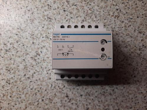 Hager ee715 - 220v sensor contactor 225715, Hobby en Vrije tijd, Elektronica-componenten, Zo goed als nieuw, Ophalen of Verzenden