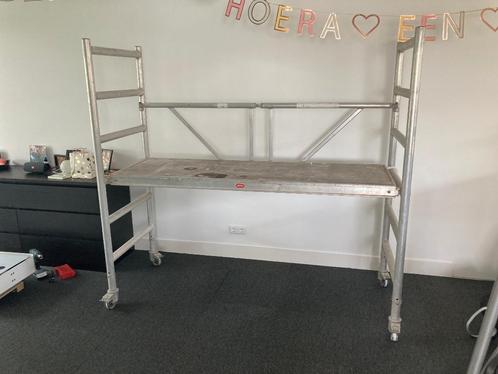 Te koop Altrex kamersteiger, Doe-het-zelf en Verbouw, Steigers, Gebruikt, Rolsteiger of Kamersteiger, Minder dan 2 meter, Ophalen