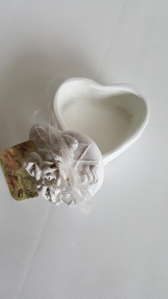Brocant wit hart doosje met deksel en rozen decoratie, Antiek en Kunst, Curiosa en Brocante, Ophalen