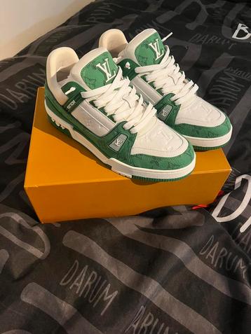 Louis Vuitton Trainer Groen beschikbaar voor biedingen