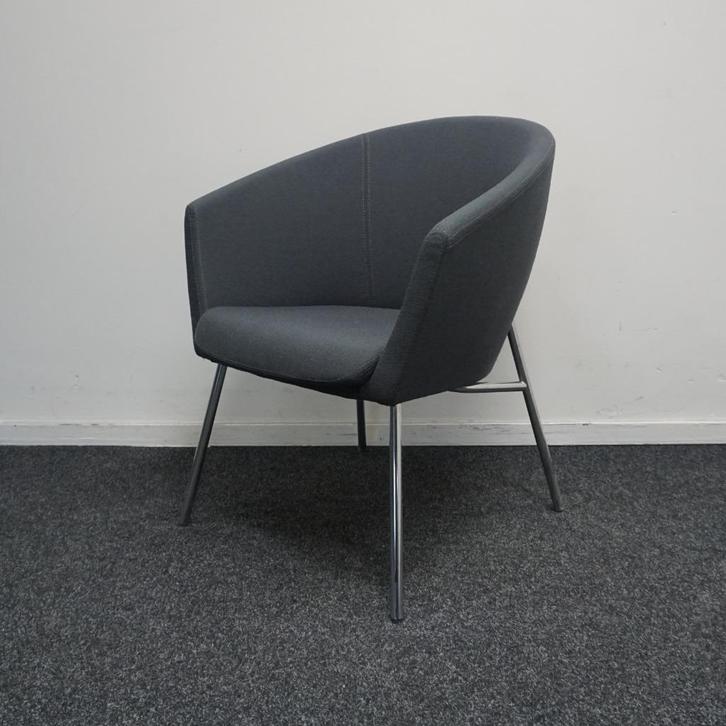 Artifort Megan Design Stoelen | Eetkamerstoelen | Grijs, Huis en Inrichting, Stoelen, Gebruikt, Twee, Metaal, Stof, Grijs, Ophalen of Verzenden