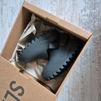 Yeezy Slide Dark Onyx 23, Kleding | Heren, Schoenen, Ophalen of Verzenden, Nieuw, Zwart