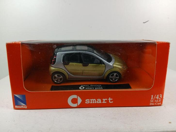 newray 1/43  smart forfour, Hobby en Vrije tijd, Modelauto's | 1:43, Zo goed als nieuw, Auto, Overige merken, Ophalen of Verzenden
