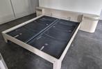 Auping Auronde bed met achterwand en nachtkastjes, zand, Beige, Tweepersoons, Ophalen of Verzenden, 180 cm
