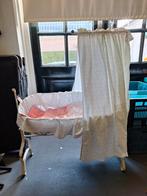 Antieke poppenwieg, Ophalen