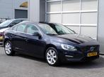 Volvo S60 1.5 T3 Nordic+|Navi|Xenon|Cruise|PDC|Trekhaak|BT, Auto's, Euro 6, 4 cilinders, Blauw, Origineel Nederlands