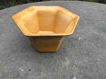 Zeshoekige bonsaipot okergeel handgemaakt beschikbaar voor biedingen