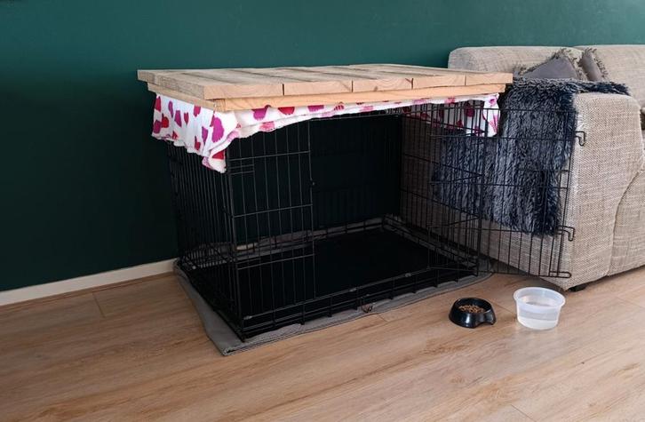 Zwarte bench, Dieren en Toebehoren, Hondenbenches, Zo goed als nieuw, Ophalen of Verzenden