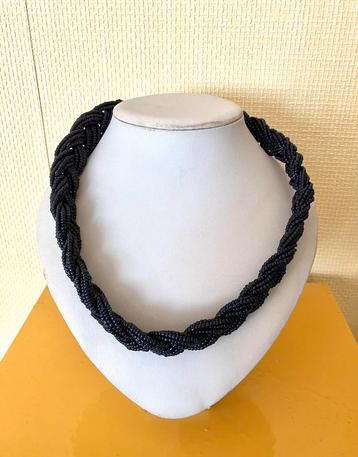 HalsKetting mooi donkerblauw gevlochten kraaltjes 📿 beschikbaar voor biedingen