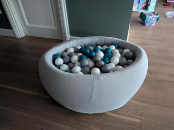 Misoo ballenbak met 300 ballen beschikbaar voor biedingen