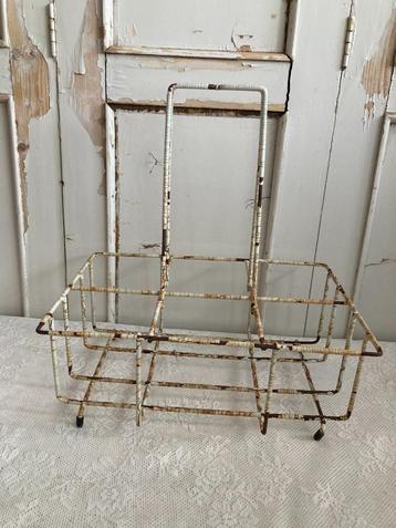 Brocante oude metalen flessenrekje - flessenrek - draagrekje beschikbaar voor biedingen