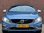 Volvo V60 2.4 D6 TWIN ENGINE R-DESIGN | NL-AUTO! (bj 2015), Auto's, Volvo, Blauw, 1880 kg, Automaat, 230 pk