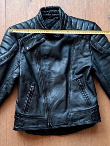 Stoer leren motor jack beschikbaar voor biedingen