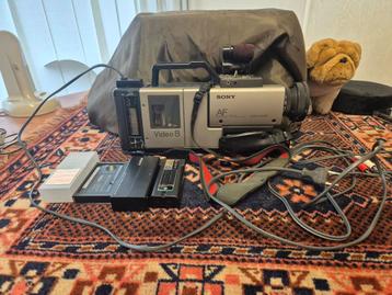 Beschadigde Video8 Camera CCD-V100E - Onderdelen/Reparatie beschikbaar voor biedingen