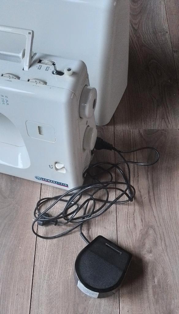 Lewenstein naaimachine 1015 amazone, Hobby en Vrije tijd, Naaimachines en Toebehoren, Gebruikt, Naaimachine, Lewenstein, Ophalen