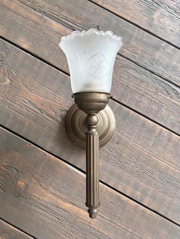 Wandlamp van messing & geslepen glas, vintage / brocante beschikbaar voor biedingen