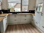 Witte Keuken met o.a. Inductie Kookplaat en Combi-oven, U-keuken, Wit, Zo goed als nieuw, Hout