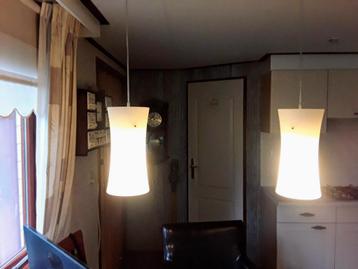 Melkglazen hanglampen. beschikbaar voor biedingen