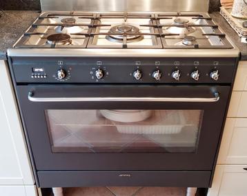 SMEG 90cm 5 pits gasfornuis met electrische oven beschikbaar voor biedingen