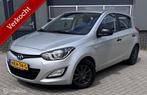 Hyundai i20 1.2i Black pack/ O. HISTORIE/ APK/ AIRCO, Euro 5, Gebruikt, 4 cilinders, Handgeschakeld
