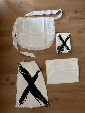 VINTAGE SCHORTJES, PYAMA-TAS EN ONDERROK beschikbaar voor biedingen