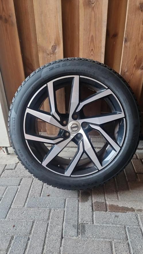 5x108 Volvo R-Line velgen incl. PIRELLI WINTERBANDEN Z.G.A.N, Auto-onderdelen, Banden en Velgen, Winterbanden, 18 inch, 235 mm