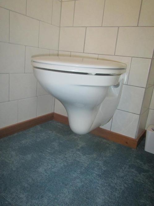 Plieger wand closet, Doe-het-zelf en Verbouw, Sanitair, Zo goed als nieuw, Toilet, Steen, Ophalen
