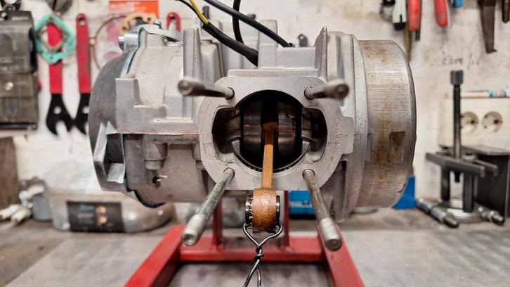 Super Maxi blok met n.o.s carters, Fietsen en Brommers, Brommeronderdelen | Puch, Gebruikt, Blok, Ophalen of Verzenden