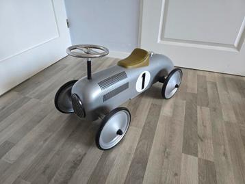 Loopauto retro model beschikbaar voor biedingen