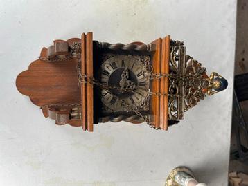 Antieke klok beschikbaar voor biedingen