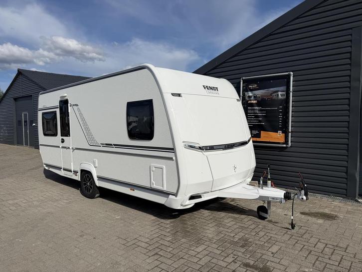 Fendt Apero 495 SFB nieuw frans bed, zware as, Caravans en Kamperen, Caravans, Bedrijf, tot en met 4, 1250 - 1500 kg, Rondzit