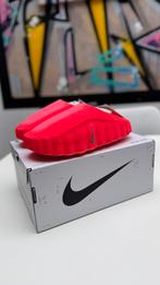 Nike Mind 001 Rode Slippers - Nieuw in doos!, Kleding | Heren, Ophalen of Verzenden, Nieuw, Overige kleuren, Slippers