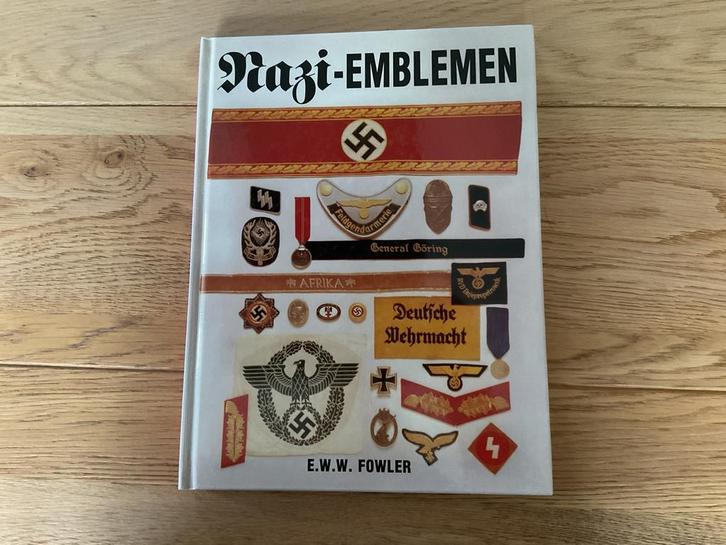 Nazi Emblemen, Boeken, Oorlog en Militair, Zo goed als nieuw, Overige onderwerpen, Tweede Wereldoorlog, Ophalen of Verzenden