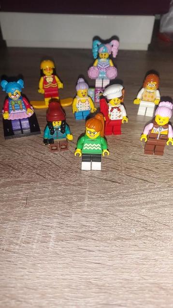 9 verschillende LEGO figuurtjes beschikbaar voor biedingen
