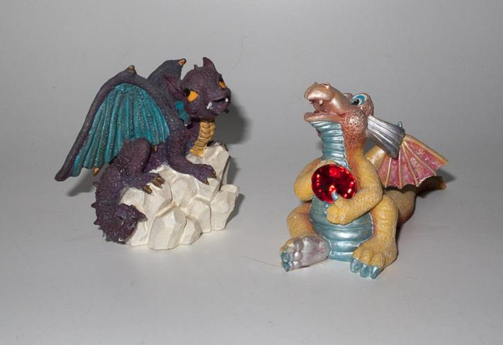 Vrolijke en vriendelijke draken beeldjes, Verzamelen, Beelden en Beeldjes, Zo goed als nieuw, Fantasy, Ophalen of Verzenden