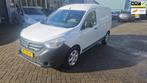 Dacia Dokker 1.5 dCi Ambiance Apk nieuw *MARGE*AIRCO*NAVI*ZE, Auto's, Bestelauto's, Euro 5, Gebruikt, 4 cilinders, Wit
