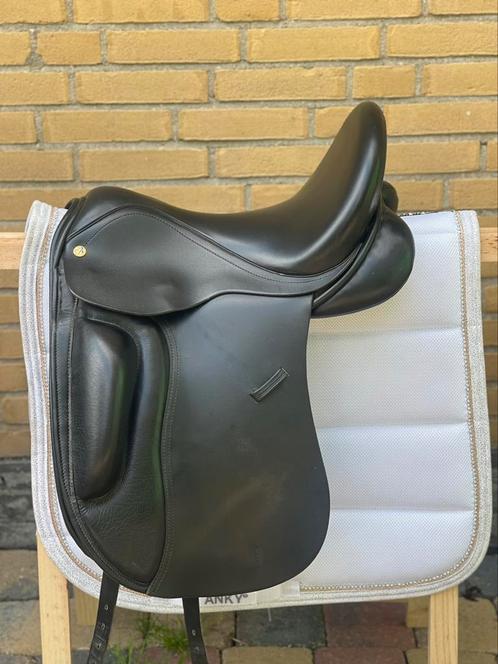 2x Anatomica Cygnus dr 17,5inch fit 4 (zadel service mogelij, Dieren en Toebehoren, Paarden en Pony's | Zadels, Dressuur, Ophalen of Verzenden