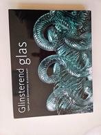 Boek-1500 jaar Europese glaskunst-Glinsterend glas >500 obj., Ophalen of Verzenden, Zo goed als nieuw, Overige onderwerpen